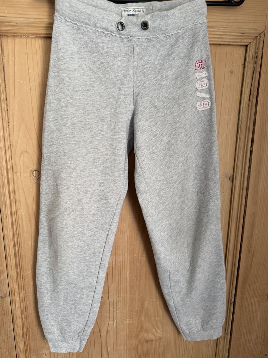Pantalons: Jogginghose Grösse 122/128 – D'occasion à Grabs par Shelly_87