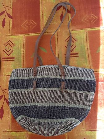 Sac avec sangles en cuir neuf