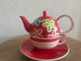 Teekanne mit Tasse