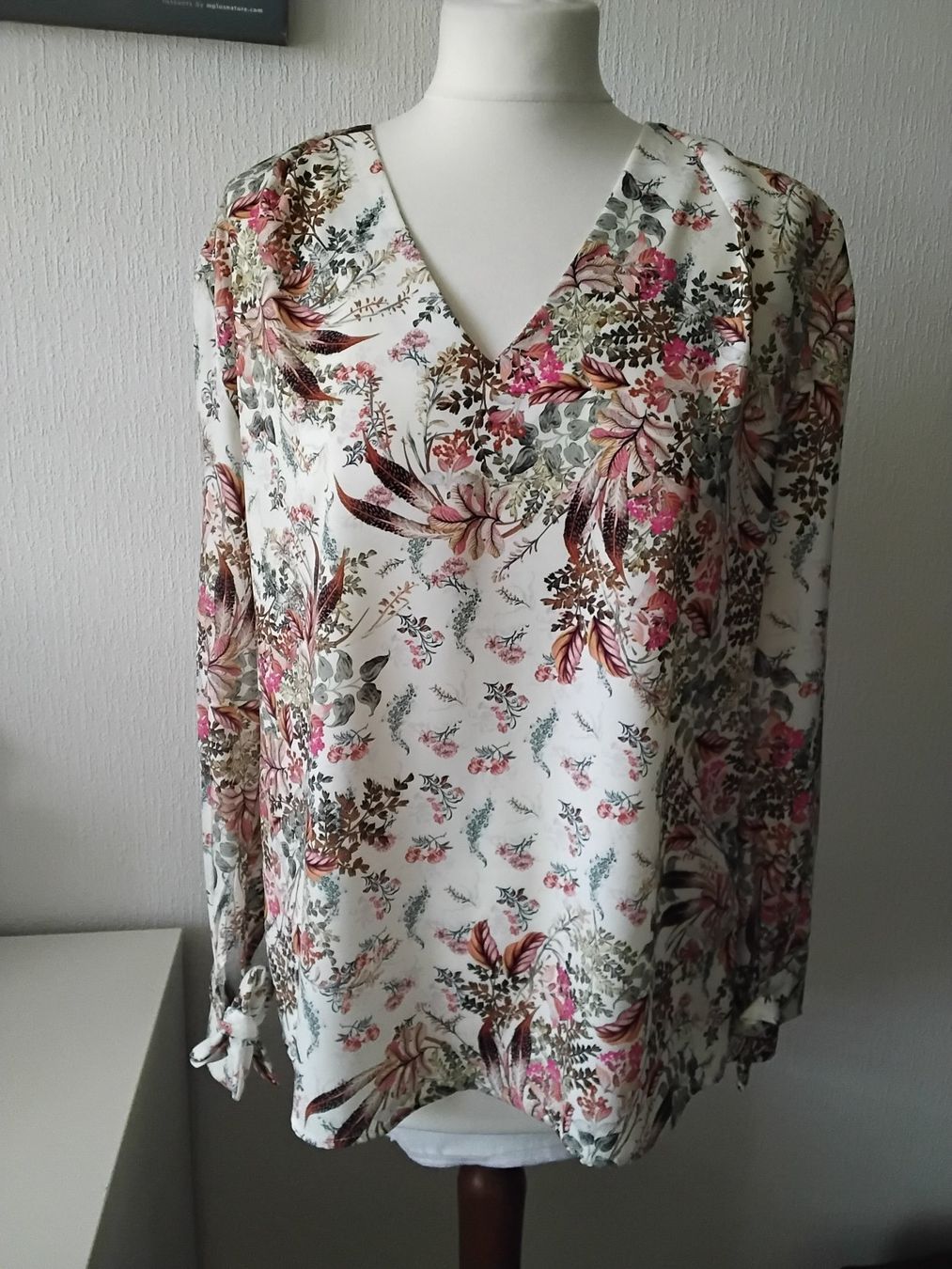 Blusen: Chemisier à fleurs M – Neu und originalverpackt aus chêne-bourg von patty190