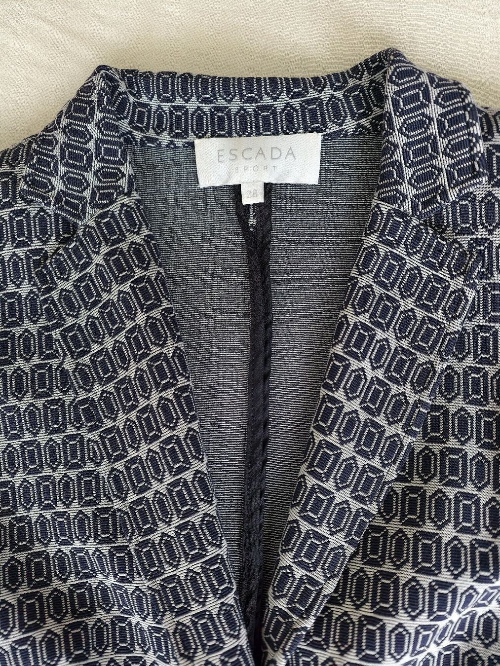 Escada Giacche: Edle Escada Jacke Gr. 38 - Sommerliches Design – Nuovo (secondo la descrizione) da Dübendorf venduto da LGDE 2