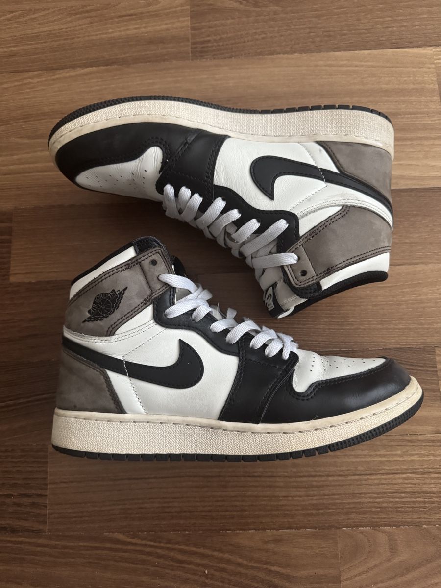 Jordan Scarpe da uomo: Jordan 1 Retro High Dark Mocha – Usato da Winterthur venduto da A2001.