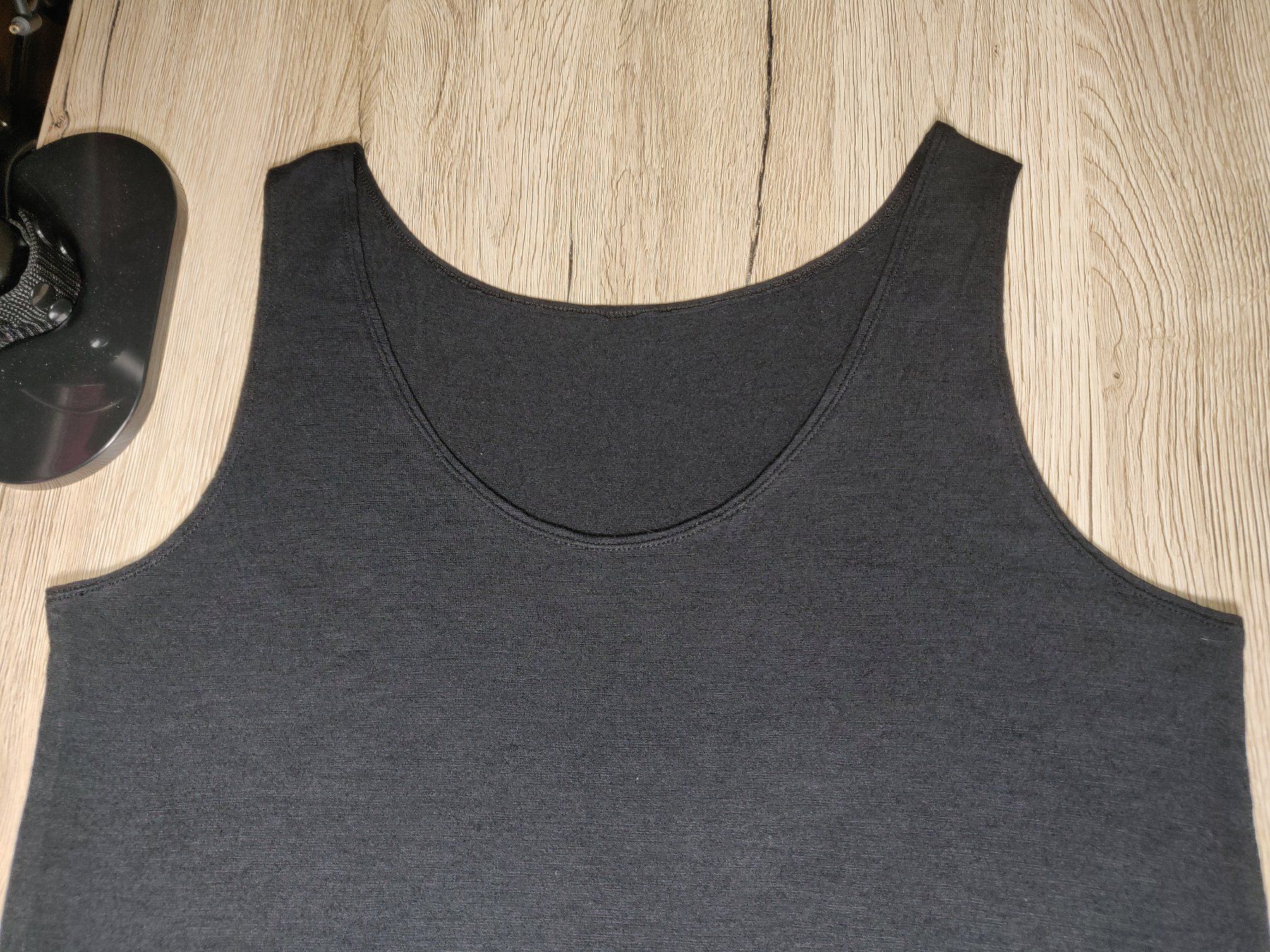 T-shirt: Ärmelloses Shirt, Top, Unterhemd – Nuovo e nell'imballaggio originale da Zollikofen venduto da Blackie 1
