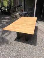 Holztisch mit schwarzen Füssen guter Zustand Birnholz