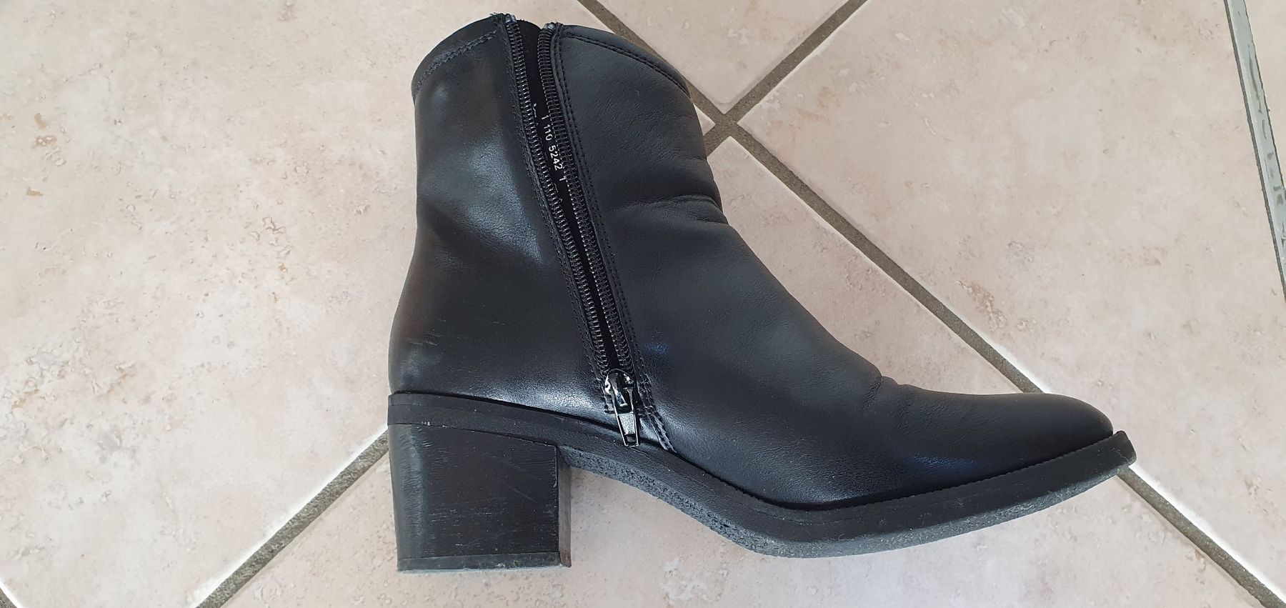 Chaussures femmes: Bottines noires 39 – D'occasion à Moutier par mar_7nrw 2