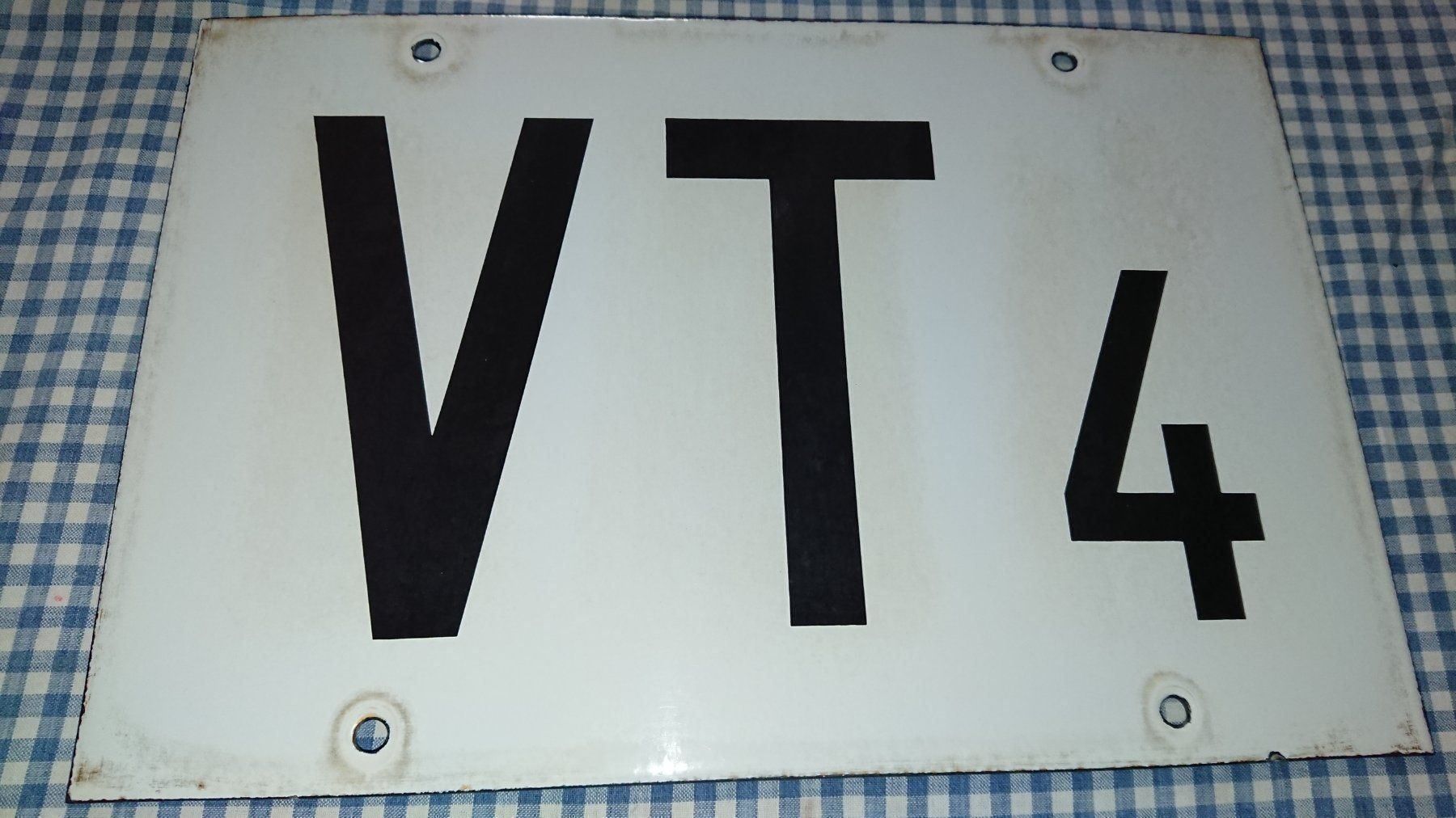 Insegne: Deux plaques de voie émaillée – Usato da Cortaillod venduto da signep 1