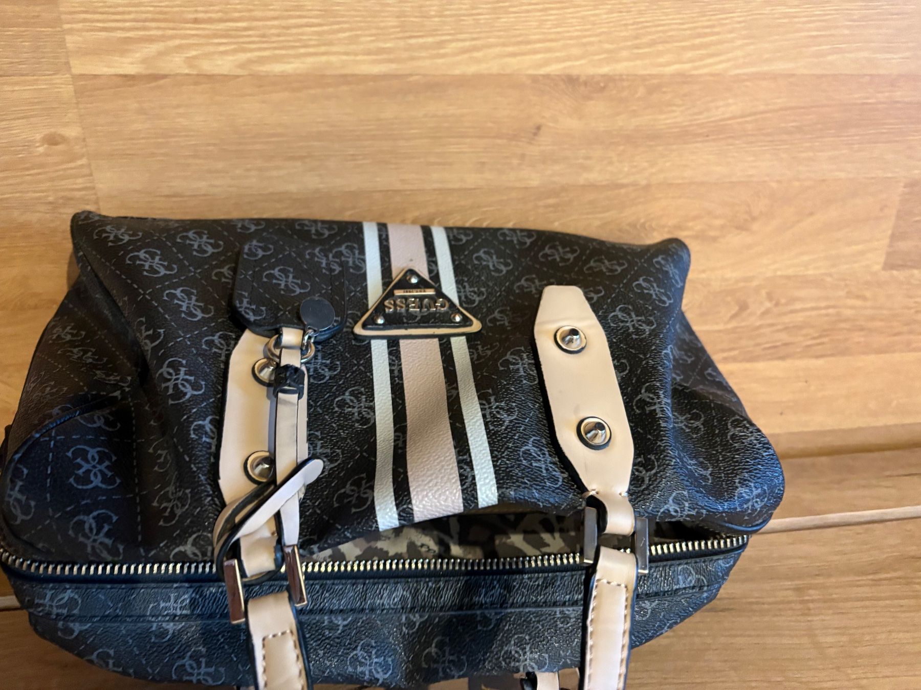 Borse da donna: Guess tasche – Usato da Langenthal venduto da nic_fj2f 5