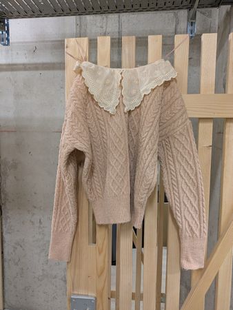 Rosafarbener Strickpullover mit Kragen, Grösse S (Fr)