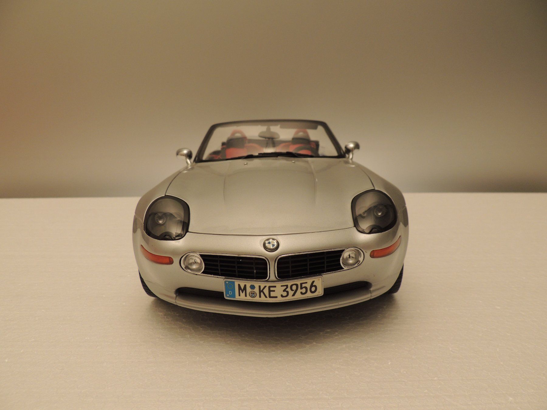 Kyosho Modellini d'auto: Kyosho BMW Z8 silber 1:12 – Nuovo e nell'imballaggio originale da Corminboeuf venduto da corbay 1