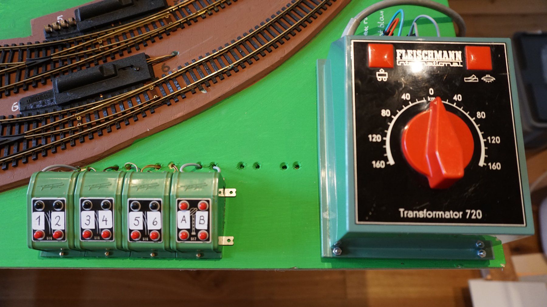 Fleischmann Trains électriques: Fleischmann Modellbahn H0 zerlegbar in 2 Teilen – D'occasion à Wangen an der Aare par bru_bri 8