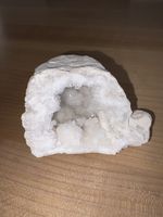 Bergkristall Quarz-Geode weiss 953 Gramm sehr guter Zustand