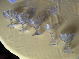 Gläser Becher Schalen  Pressglas antik       5 Stück