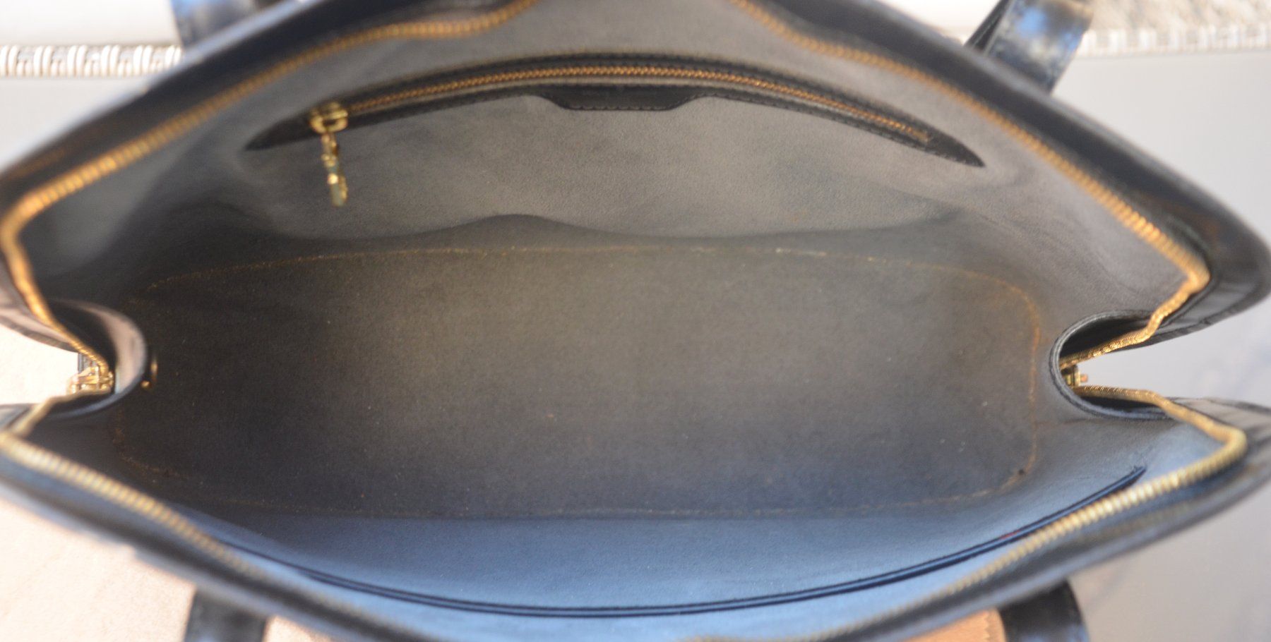 Louis Vuitton Taschen für Damen: Louis Vuitton Lussac Tasche / sac – Gebraucht aus Collonges von Auganien 7
