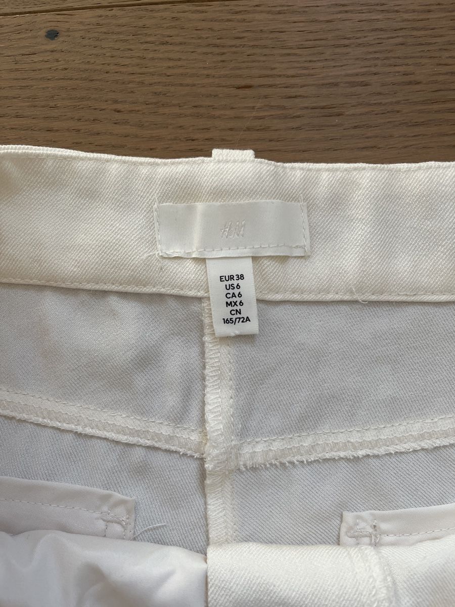 H&M Pantaloni: Weisse Sommerhose von H&M – Nuovo (secondo la descrizione) da Killwangen venduto da 2001wein 2