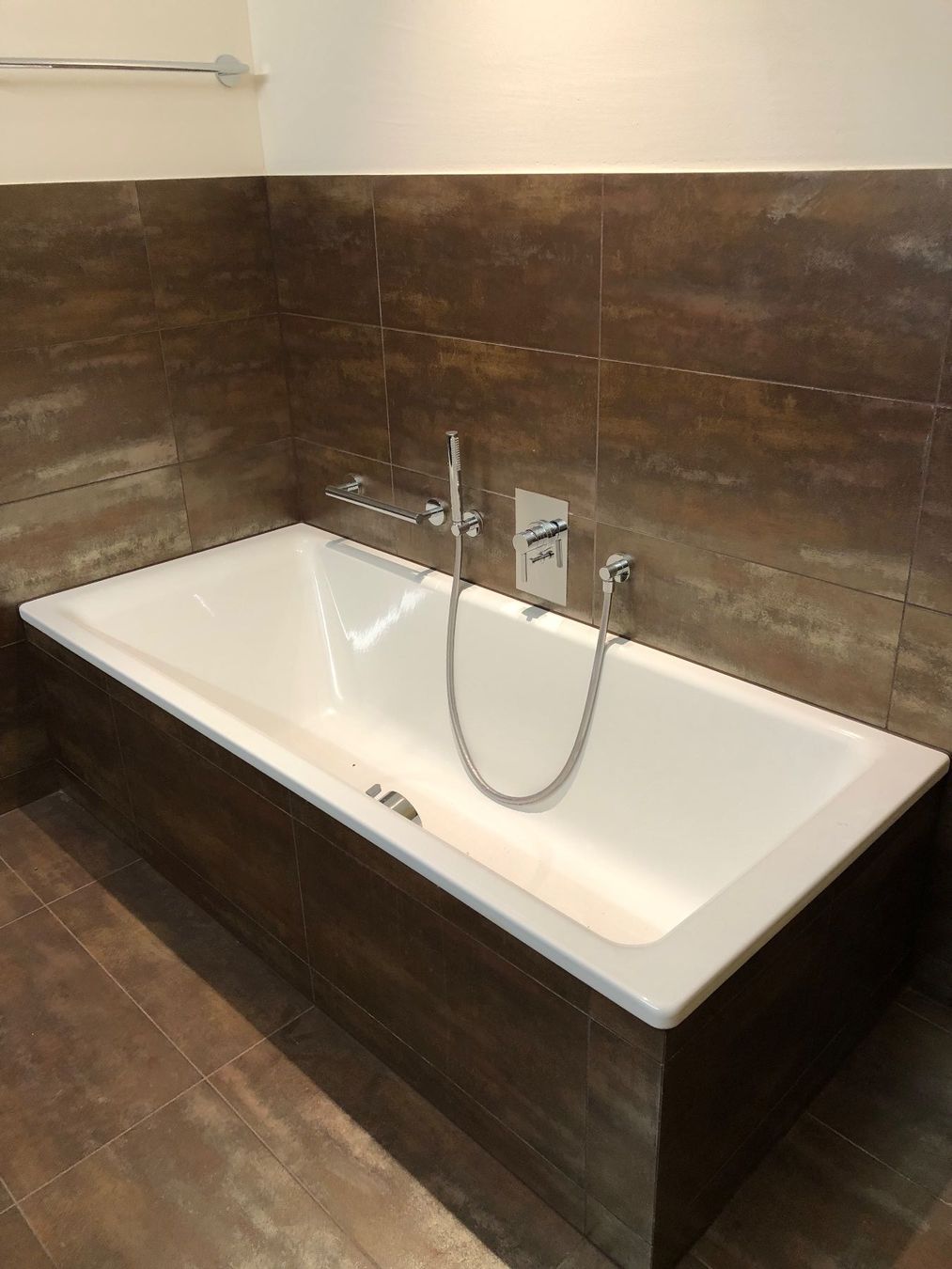 Kaldewei Vasche da bagno: Kaldewei Badewanne ab 1.- – Usato da Oberweningen venduto da Jelo 1
