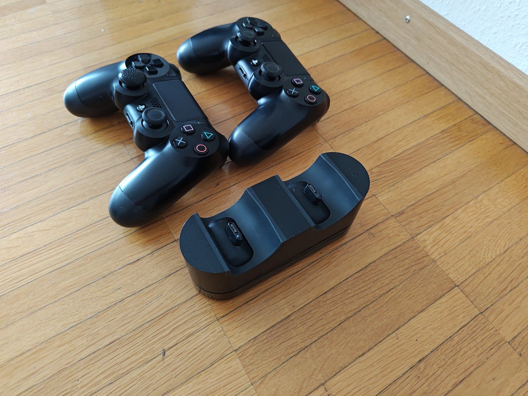 Dockingstation: 2 PS3 Controller mit Charging Dock – Defekt aus Hochdorf von all_u_want