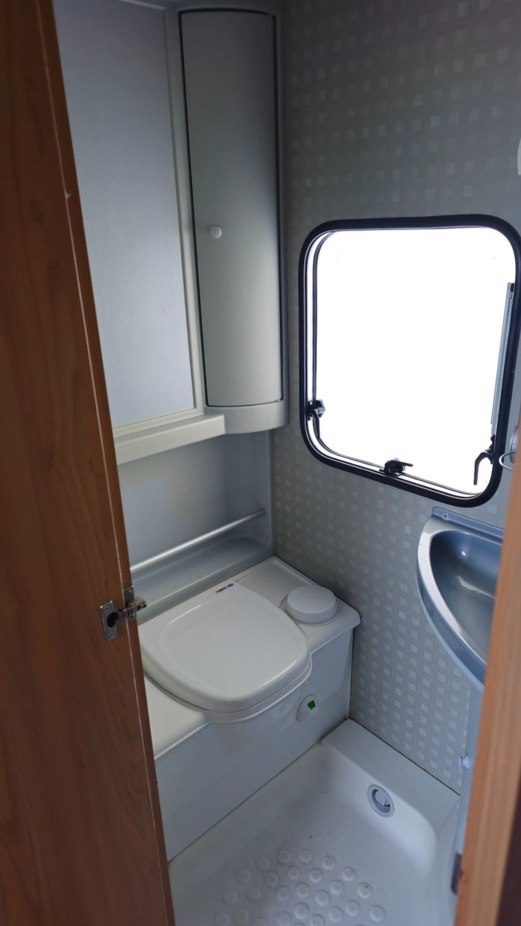 Bürstner Veicoli da campeggio: Bürstner Amara 410 TS – Usato da Sargans venduto da michiack 9