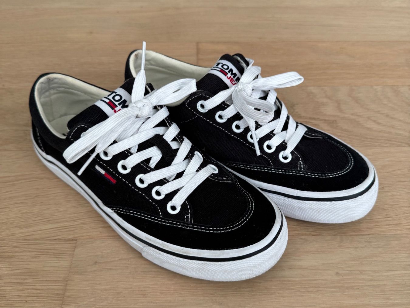 Tommy Hilfiger Damenschuhe: Tommy Hilfiger Sneakers (Gr. 37) – Neu (gemäss Beschreibung) aus Dübendorf von kmag-20
