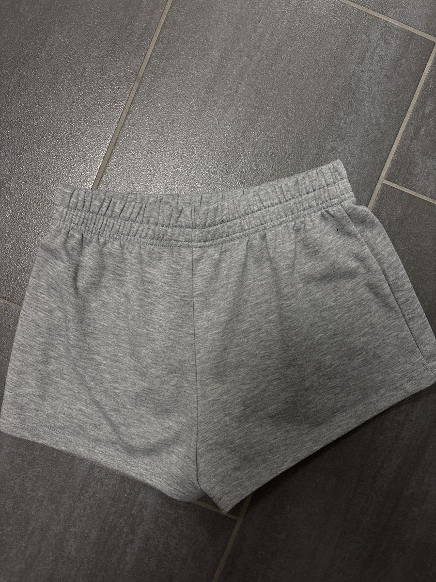 Pantaloni: Graue Shorts M – Nuovo (secondo la descrizione) da Rümlang venduto da svent 4