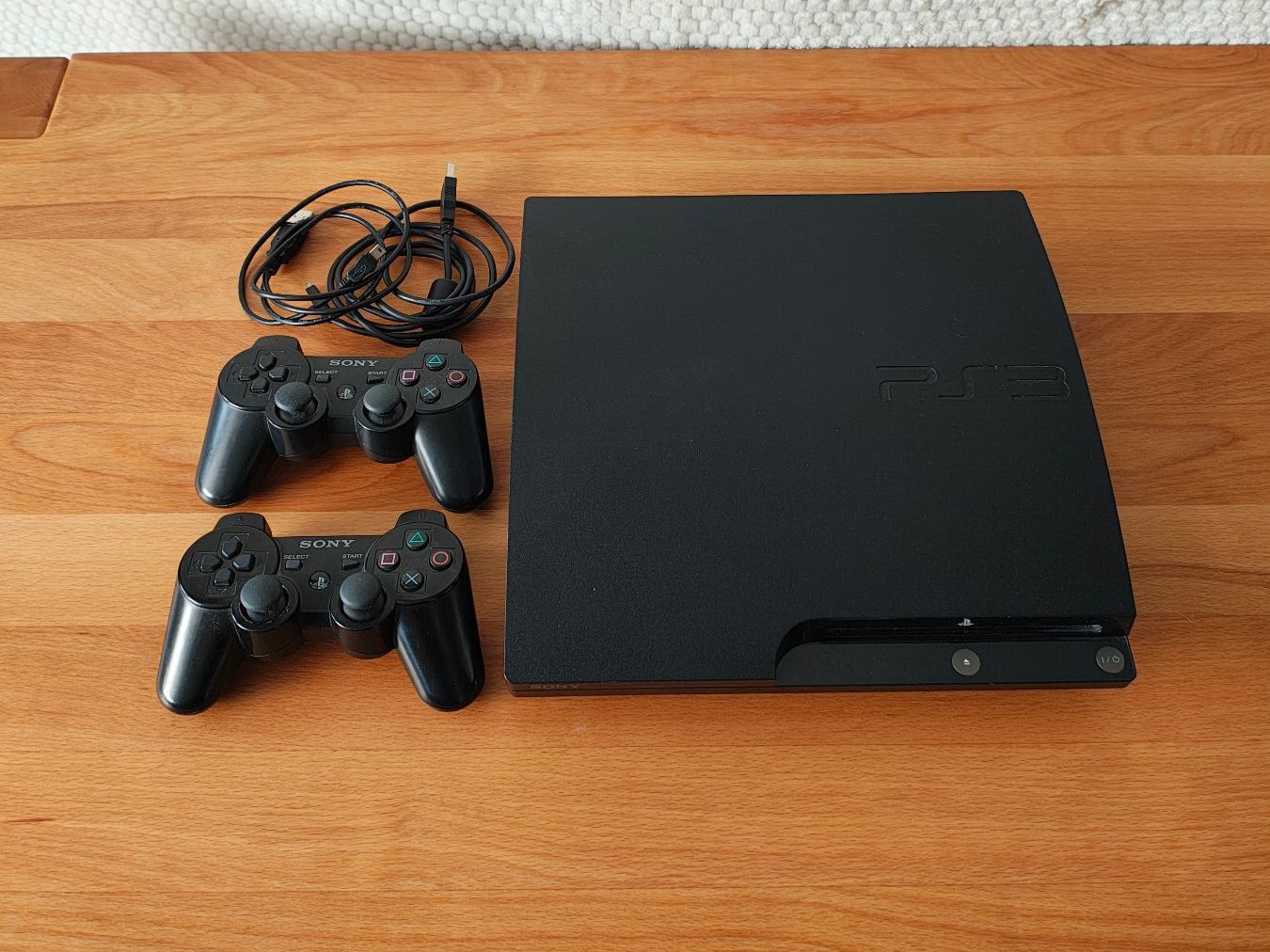 Sony Console: PlayStation 3 mit 13 Games und  2 Controller,Kamera – Usato da Zürich venduto da artsandstuff 2
