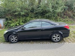 Opel Astra H 1.8 Cabrio schwarz 
