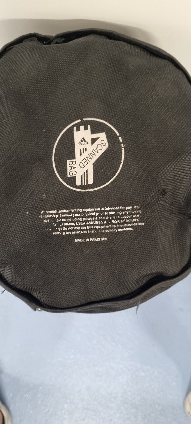 Boxsäcke: Boxsack Adidas schwarz  – Gebraucht aus Walchwil von sev_9nl5 1