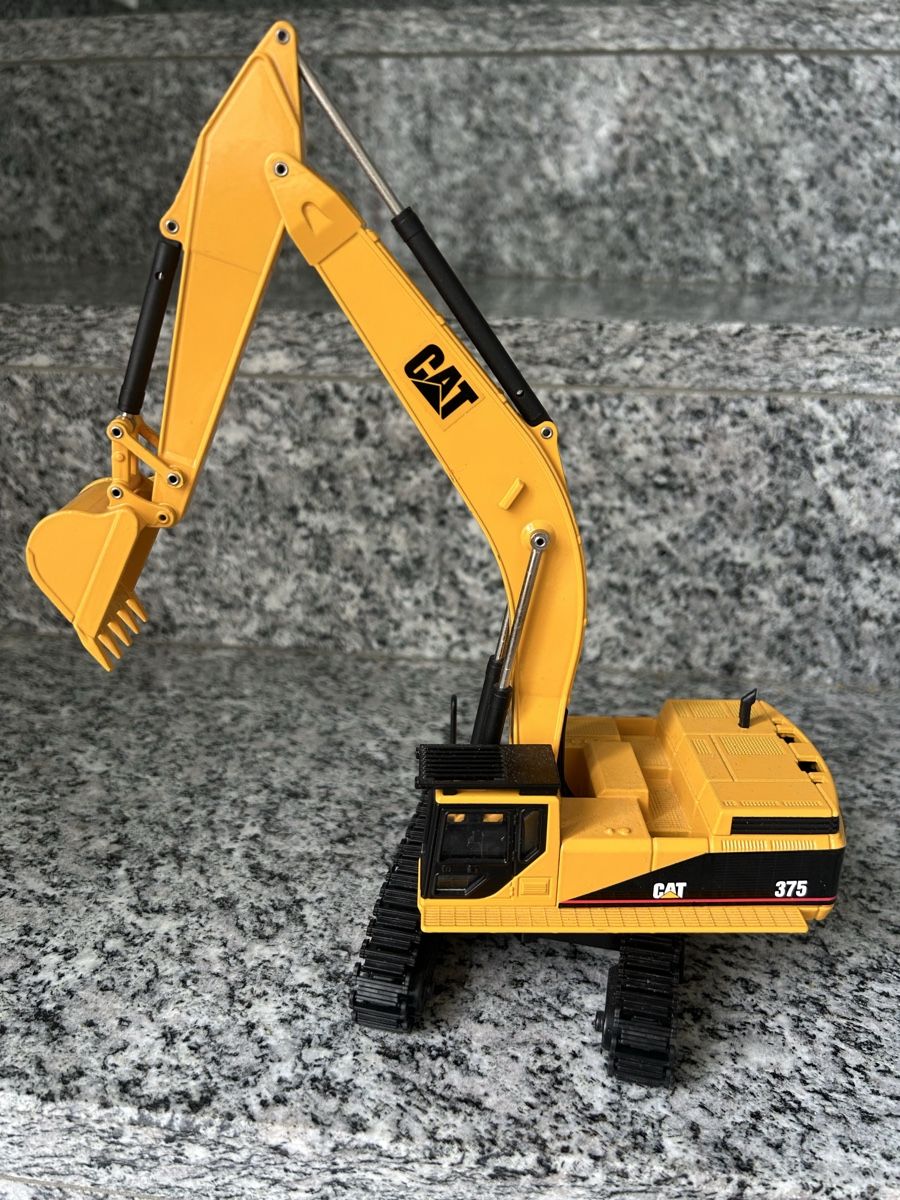 Caterpillar Kit di modellismo & Modellini statici: Caterpillar 375, 1:50, Joal – Usato da Horw venduto da Tigercat635