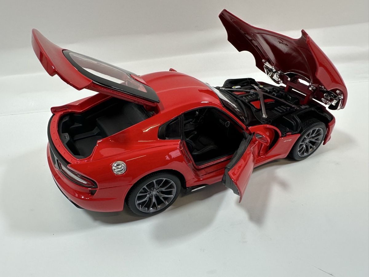Maisto Modellautos: Dodge Viper SRT GTS 1:18, rot, MAISTO – Gebraucht aus Zofingen von rf9_x2xt 5