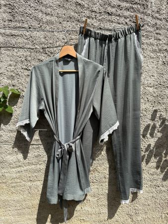 Satin Pyjama-Set / Lingerie Morgenmantel und Hose mit Spitze
