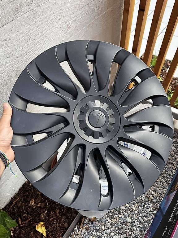 Cerchioni: Tesla Model Y Wheel covers Radabdeckungen Uberturbine – Usato da Zumikon venduto da klaxhu