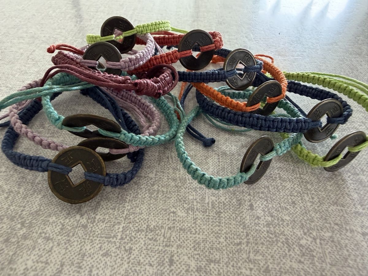 Bracelets: 12 Glücksarmbänder aus Bali – D'occasion à Zürich par linevini 2
