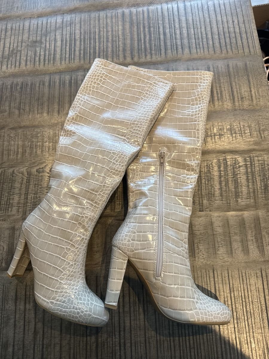 Scarpe da donna: Stiefel Schlangen Look Beige Grösse 6.5 US / 38 – Usato da Selzach venduto da romanstraumann 1