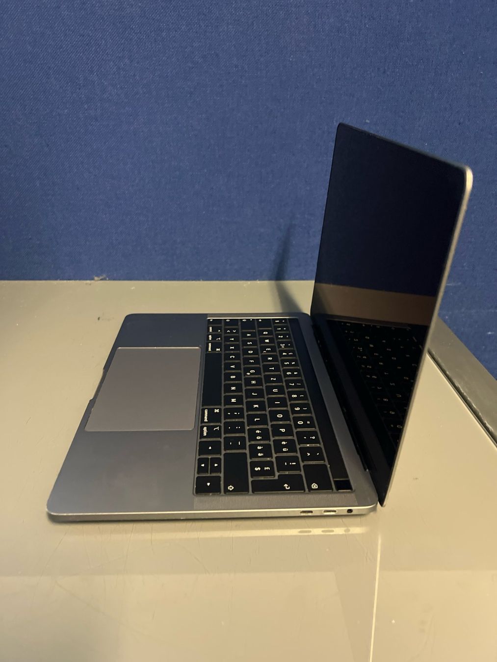 Apple Notebooks: MacBook Pro 13" Grey 2018, defekt, startet nicht #08 – Defekt aus Dietikon von speedkauf 2