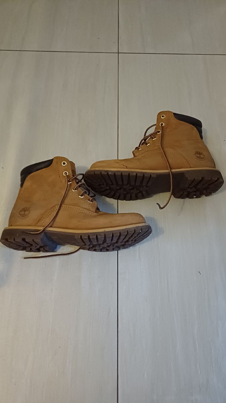 Timberland Scarpe da donna: Timberland boots – Usato da Bex venduto da Sakito 1