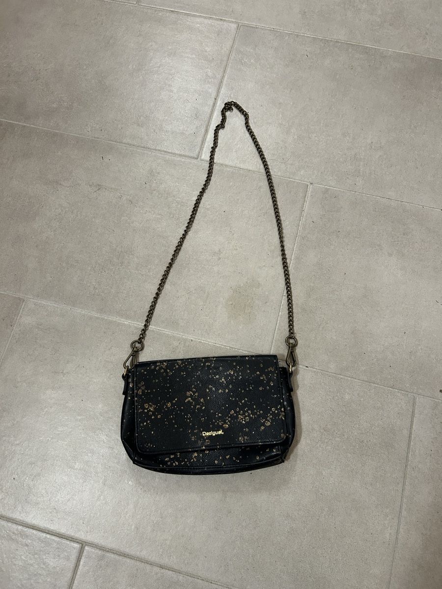 Desigual Borse da donna: Borsa a tracolla Desigual nera e oro, come nuova – Usato da Magliaso venduto da EliVer