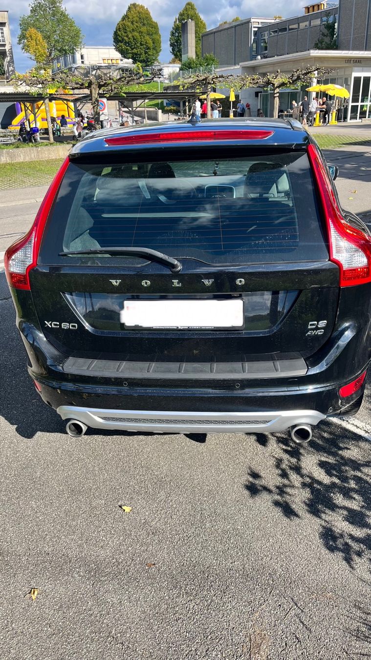 Volvo Automobili: Volvo XC 60 R-Design mit Motorschaden – Usato da Urtenen-Schönbühl venduto da audi_s4rot 1