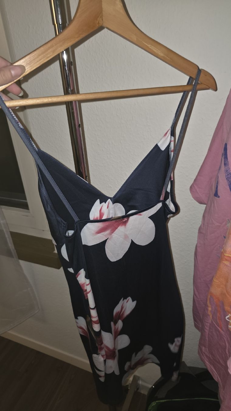 Kleider: Geblümtes Kleidchen aus feinem Stoff Gr. S – Neu (gemäss Beschreibung) aus Wetzikon ZH von secondhandsfashion 1