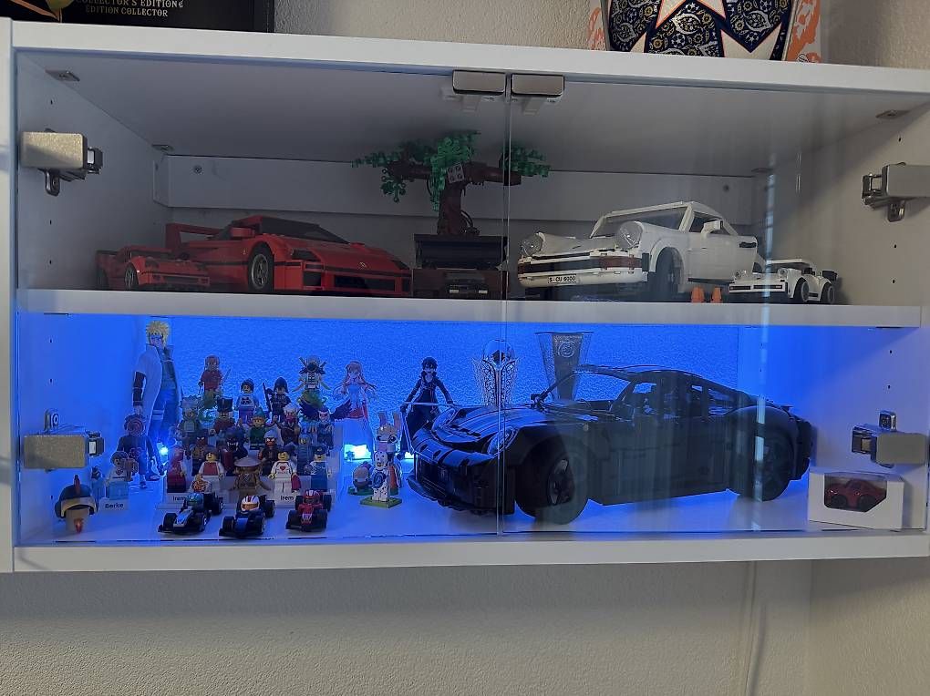 Vetrine: Design-Vitrine mit Glasfront & RGB-Beleuchtung – Usato da Effretikon venduto da Berkeoek 4