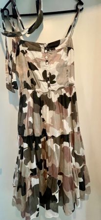 schönes Kleid mit tollem Schnitt Gr. M