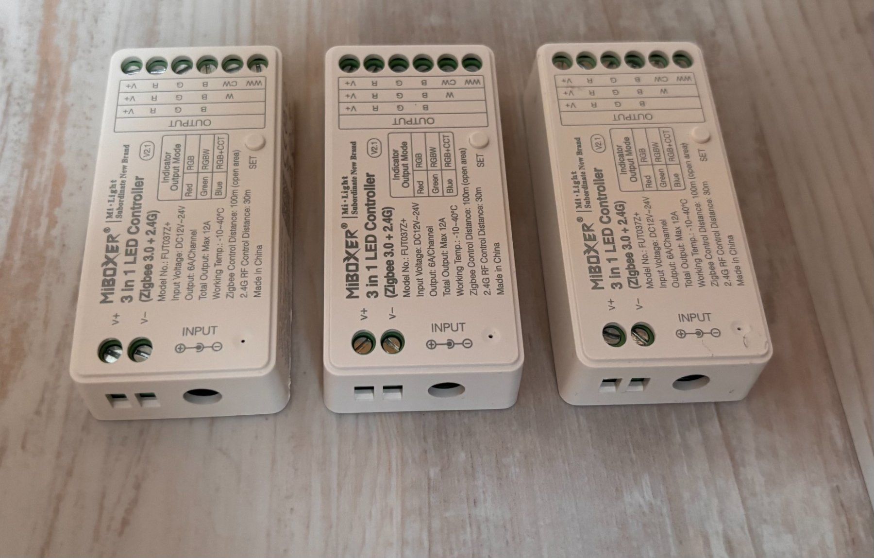 Componenti elettronici: 3 Miboxer Zigbee LED Controller 3in1 Philips HUE kompatibel – Usato da Oberrieden venduto da Waeleh 1