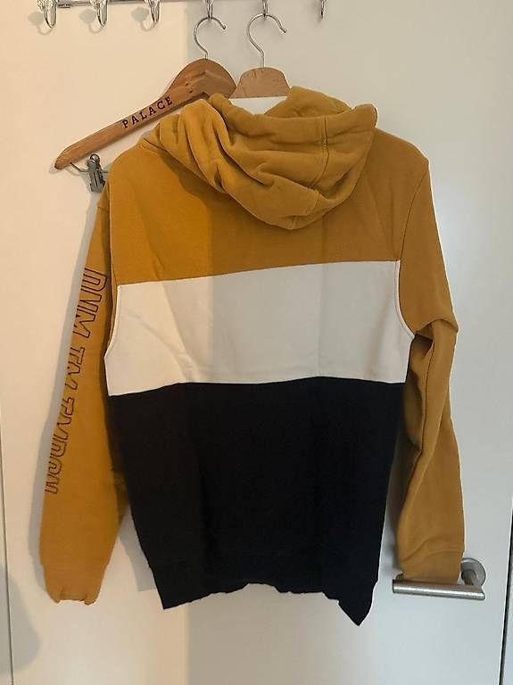 Pullover & Sweatshirts: Pullover mit Aufdruck - M – Gebraucht aus Wauwil von est_r5td 2