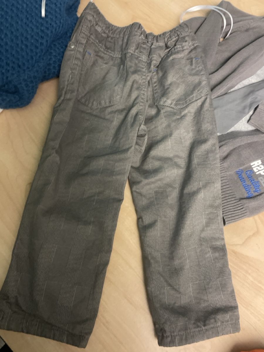 C&A Completi: C&A Anzug Gr. 92, Hemd, Strickjacke, Hose Neu – Nuovo (secondo la descrizione) da Obergerlafingen venduto da cabo4 1