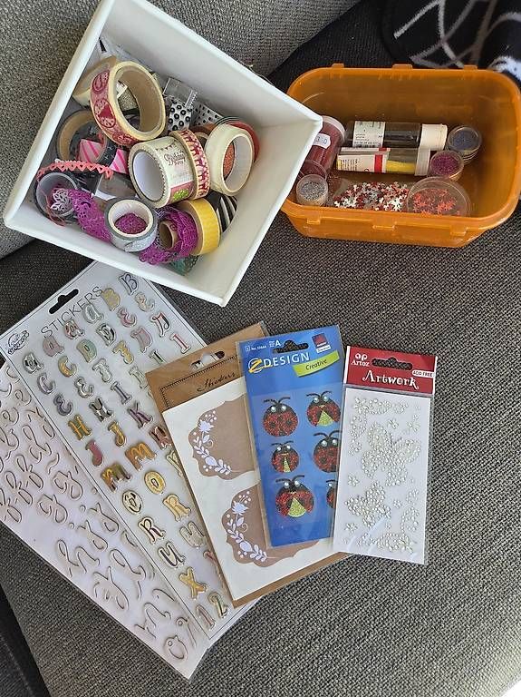Sticker: Bastel-Set mit Stickers, Glitzer & Washi Tapes – Usato da Winterthur venduto da Janine18