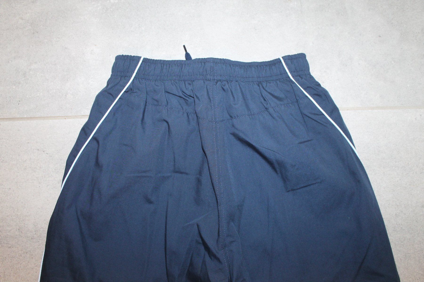 Nike Pantaloni: Pantacourt neuf NIKE taille 140/152 – Nuovo e nell'imballaggio originale da Chez-le-Bart venduto da jasse 3
