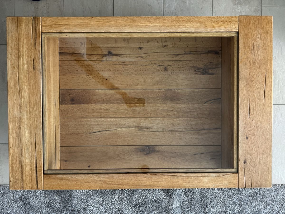 Tables: Massiver Salontisch mit Glasplatte – D'occasion à Uster par taeusim 1