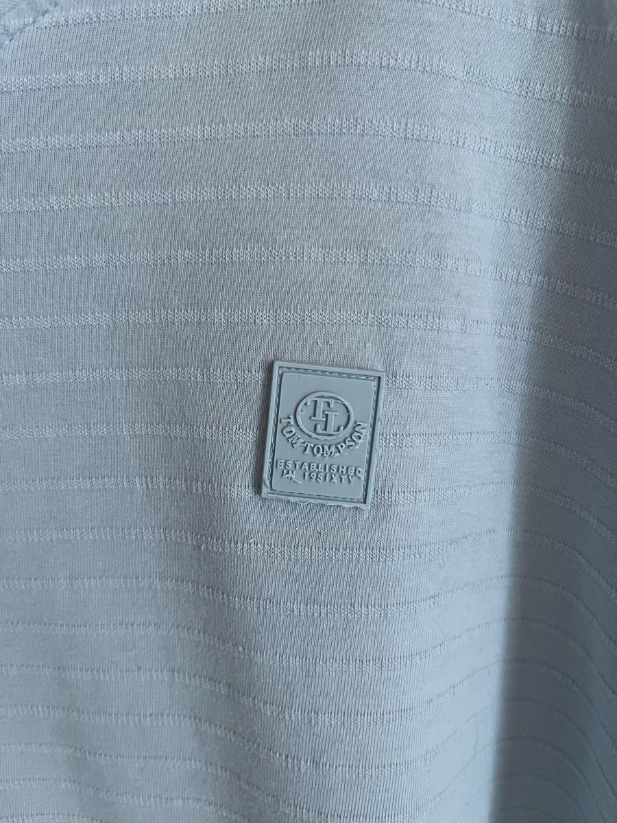 T-shirt: hellblaues T-Shirt - Tom Tompson – Nuovo (secondo la descrizione) da Jonschwil venduto da Julie1696 2