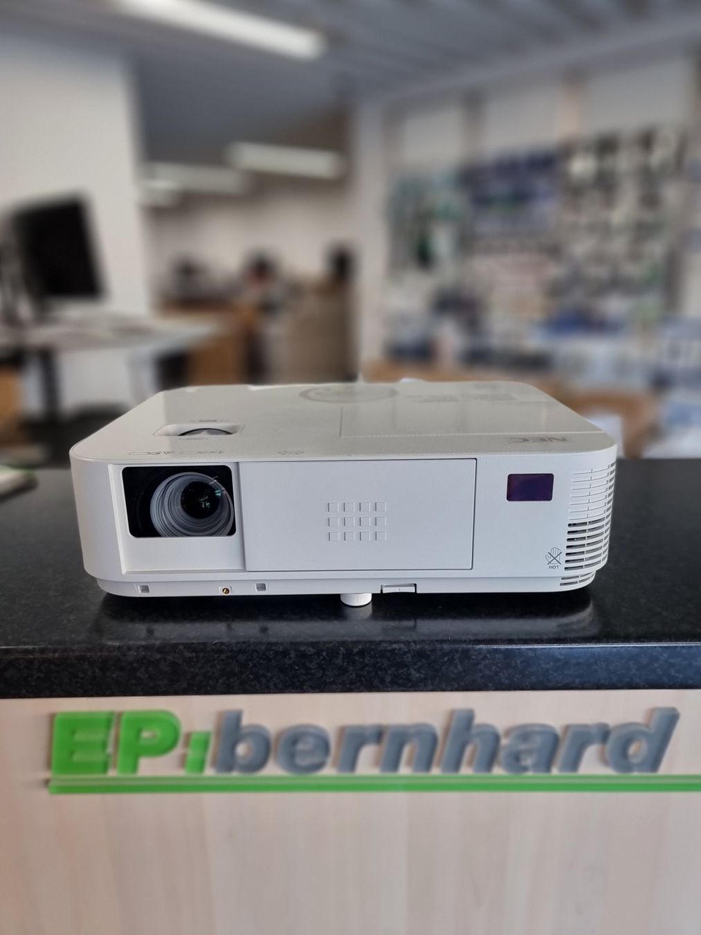 Nec Vidéoprojecteurs: NEC MH403H Beamer – D'occasion à Chur par EP_bernhard