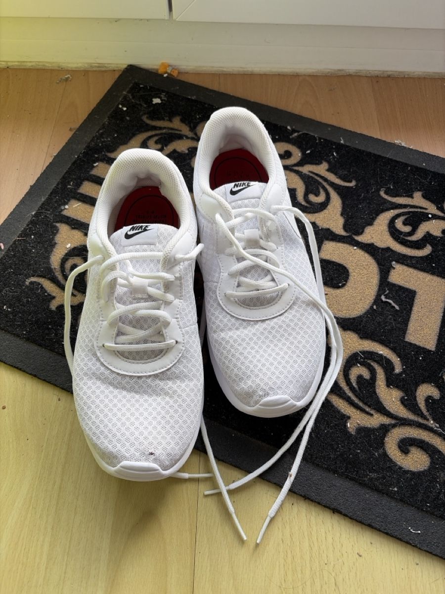 Nike Herrenschuhe: Nike Sneaker weiss Grösse 41 gebraucht  – Gebraucht aus Opfershofen TG von dan_nxk8