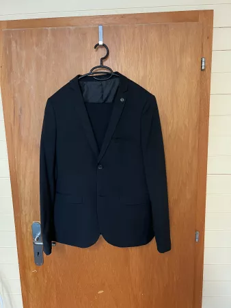 Herrenanzug von WE Fashion schwarz, Grösse 48