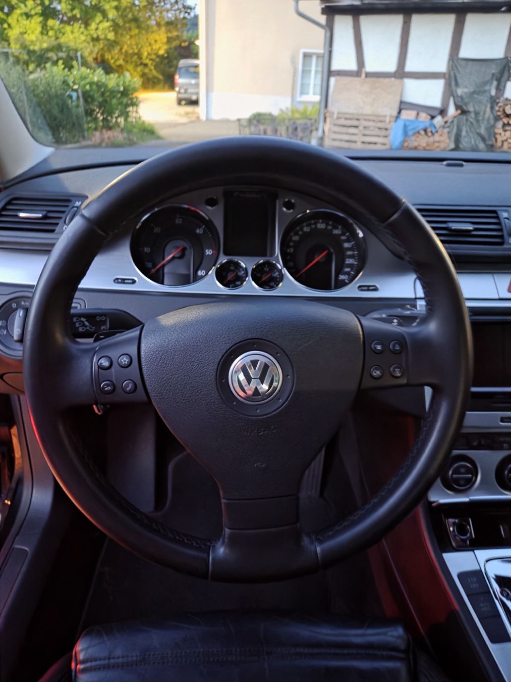 VW Automobili: VW Passat 2.0 TDI – Usato da Rümikon AG venduto da Leontin36 3